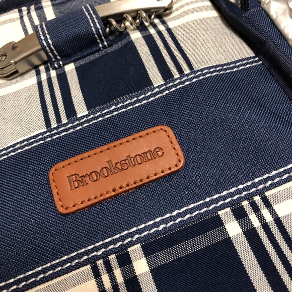 BROOKSTONE Wine Insulated Caddy in Blue Plaid - Picture 8 of 8
